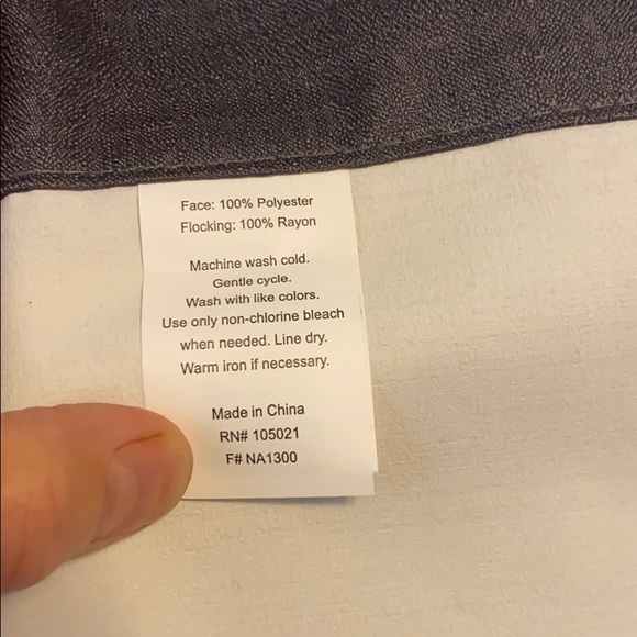 Single panel gray curtain/drape like new condition - Picture 4 of 4